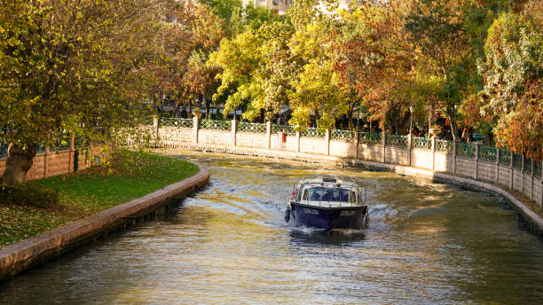 Eskisehir Islands location in autumn Eskisehir, Turkey - November 02, 2019: The view of the Posuk River flowing through the center of Eskisehir in autumn eskisehir stock pictures, royalty-free photos & images