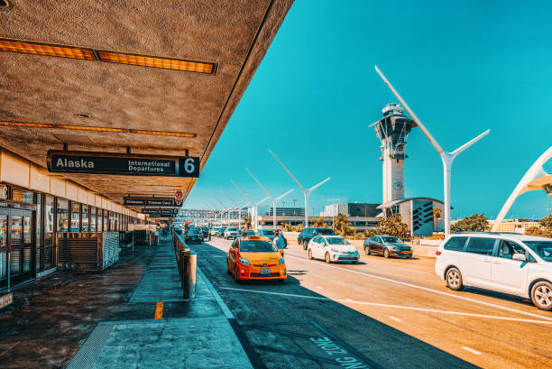 vista de la terminal del aeropuerto de los angeles nombrado por tom bradley. - named airline fotografías e imágenes de stock