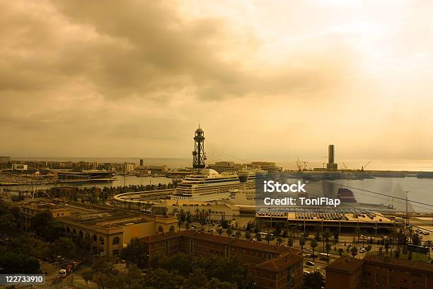 パノラマに広がる港ますバルセロナ - カラー画像のストックフォトや画像を多数ご用意 - カラー画像, クレーン, スペイン