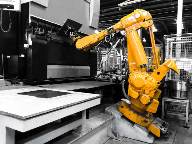 산업용 로봇은 기계, cnc 제어 금속 판선 기계, 고정밀 및 고정밀 금속 판지 굽힘 기계에 의해 판금을 구부리고 - bending metal cnc steel 뉴스 사진 이미지