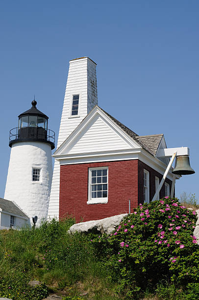 pemaquid point luz & bell - maine lighthouse pemaquid peninsula pemaquid point lighthouse imagens e fotografias de stock