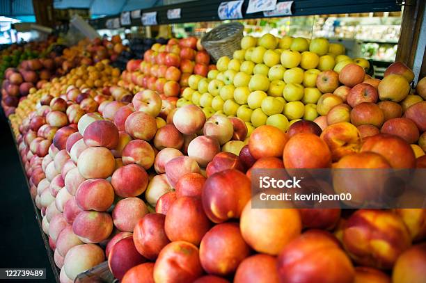 Mercato Degli Allevatori - Fotografie stock e altre immagini di Alimentazione sana - Alimentazione sana, Alimento di base, Bancarella