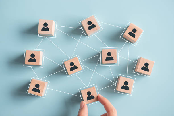 building a strong team, wooden blocks with people icon on pink background, human resources and management concept. - recruitment imagens e fotografias de stock