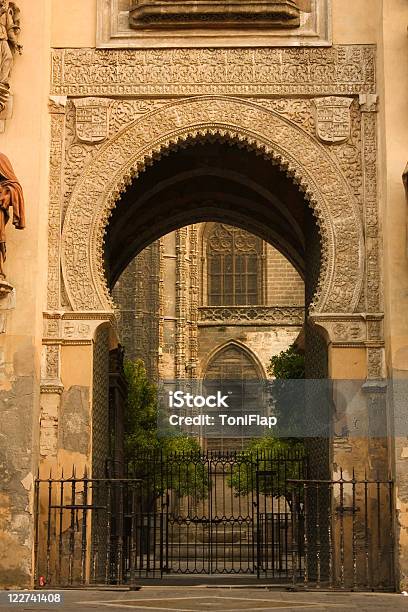 Stary Almohad Drzwi Sevilla - zdjęcia stockowe i więcej obrazów Andaluzja - Andaluzja, Bez ludzi, Brama