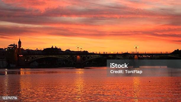 Pôr Do Sol Sobre O Guadalquivirwatersworldclasskgm Sevilha - Fotografias de stock e mais imagens de Sevilha