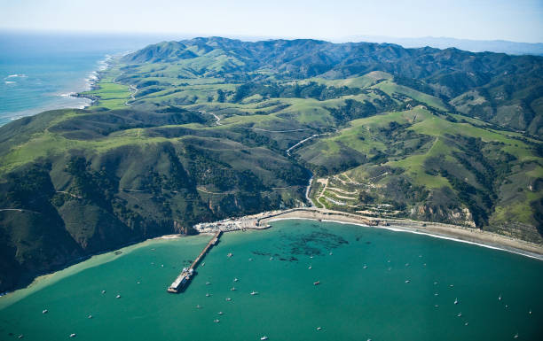 california west coast coastline aerial view of port san luis - travel central coast - san luis obispo county photos et images de collection