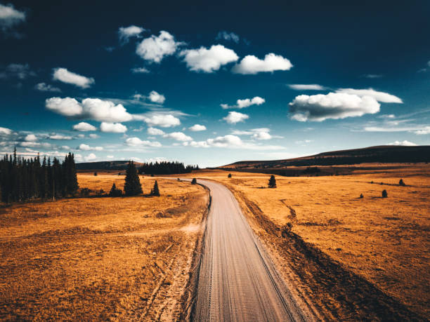 paysage dans le wyoming - wyoming landscape american culture plain photos et images de collection