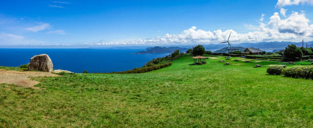 panorama desde la meseta de senjojiki hasta el mar de japón en la ciudad de nagato, prefectura de yamaguchi - altiplanicie fotografías e imágenes de stock