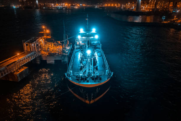 tankerhafen moored - öltanker stock-fotos und bilder