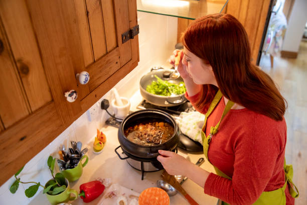 이 맛은 좋습니다 - crock pot 뉴스 사진 이미지