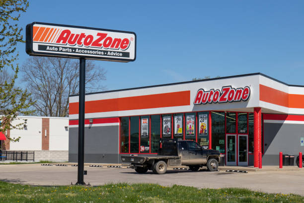 autozone retail store. autozone ist ein händler und vertreiber von automobilteilen. - aftermarket stock-fotos und bilder