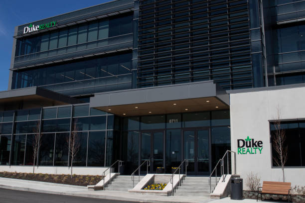 Duke Realty corporate headquarters. Duke Realty owns and operates more than 149 million square feet of logistics properties. Indianapolis - Circa April 2020: Duke Realty corporate headquarters. Duke Realty owns and operates more than 149 million square feet of logistics properties. dre stock pictures, royalty-free photos & images