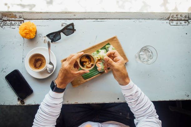 vietnamesiska rullar till lunch - kuta bildbanksfoton och bilder