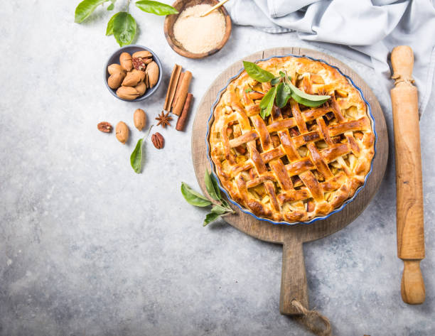 apple pie with lattice top on wooden background, table top view. rustic american cusine cake - cake pie apple pie apple photos et images de collection