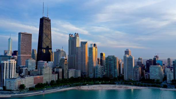 Sunset Skyline Chicago skyline at sunset aircraft point of view stock pictures, royalty-free photos & images