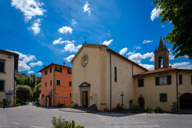 istock Italian Small town square Reggello 1227649599