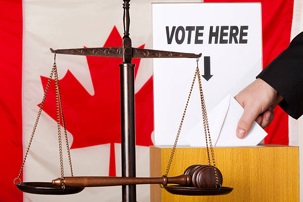 vote au canada - canadian flag flag trial justice photos et images de collection