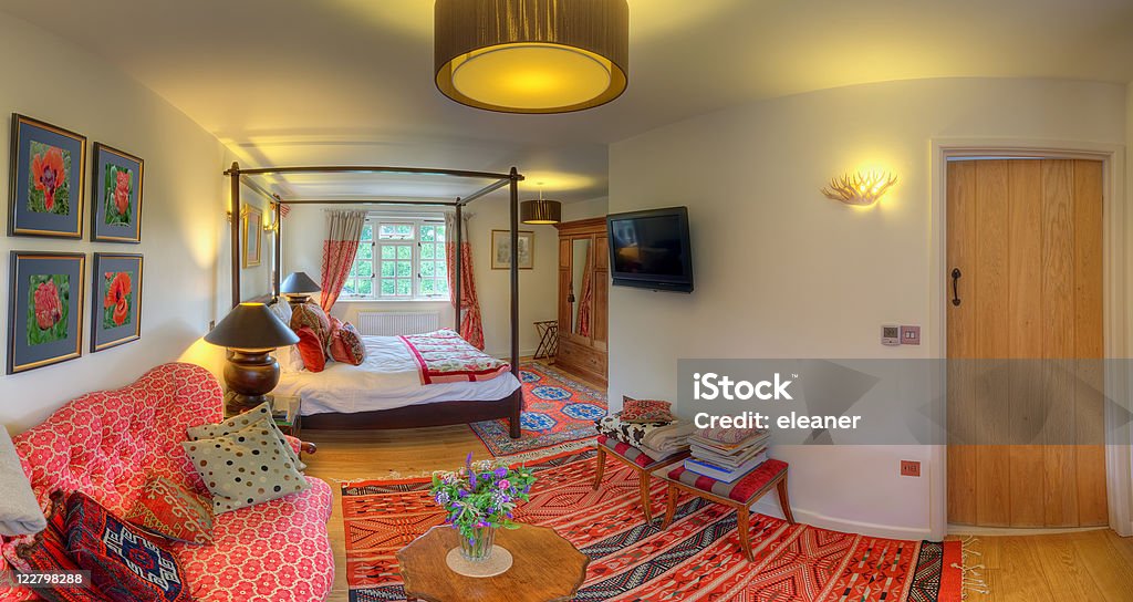 Camera da letto di lusso - Foto stock royalty-free di Accogliente