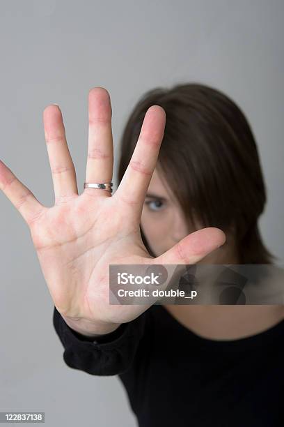 Stop Stockfoto und mehr Bilder von Braunes Haar - Braunes Haar, Eine Frau allein, Eine Person