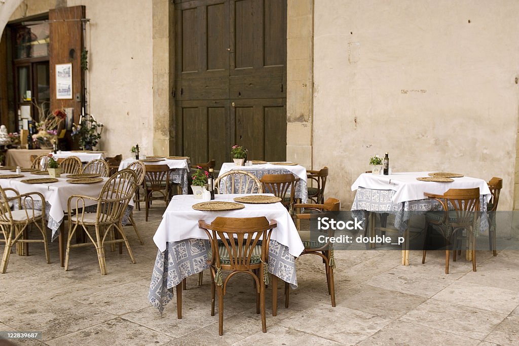 Столовая на открытом воздухе - Стоковые фото Ресторан роялти-фри