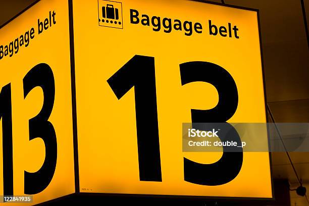 Bagagem Perdida - Fotografias de stock e mais imagens de Aeroporto - Aeroporto, Amarelo, Bagagem