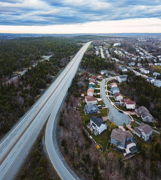 vue aérienne de culdesac - halifax nova scotia vertical traffic photos et images de collection