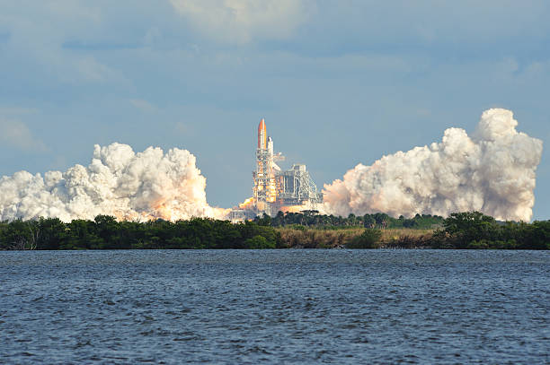 Space Shuttle Atlantis launches Space Shuttle Atlantis launches from the Kennedy Space Center November 16, 2009 in Cape Canaveral, FL center of the universe stock pictures, royalty-free photos & images