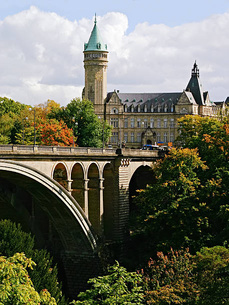 pont adolphe, luxembourg - jardin luxembourg photos et images de collection