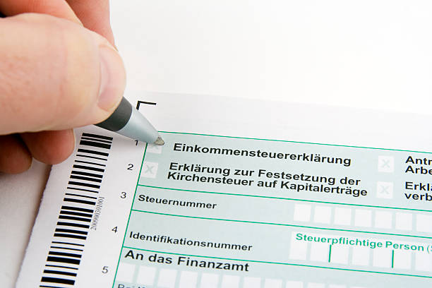 istock Filling out a german tax form - Einkommenssteuererklaerung 122909966