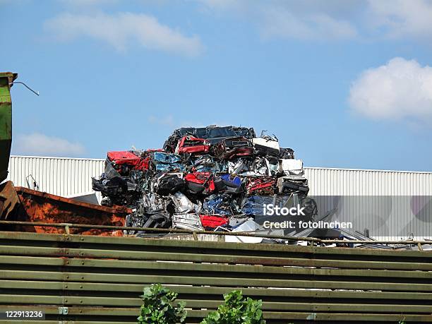 Autorecycling Stockfoto und mehr Bilder von Abfallwirtschaft - Abfallwirtschaft, Alt, Altmetall