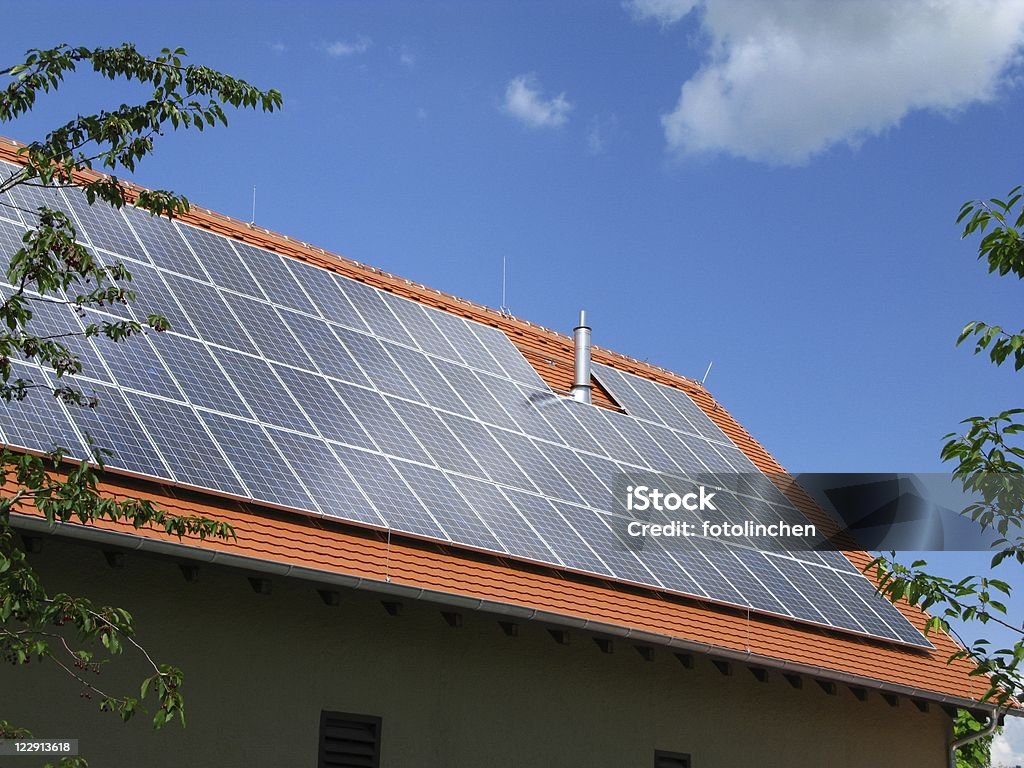 Sonnenkollektoren auf dem Dach - Lizenzfrei Agrarbetrieb Stock-Foto