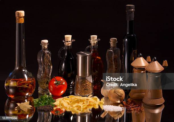 Cozinhar Macarrão - Fotografias de stock e mais imagens de Alho - Alho, Alimento Básico, Cebola