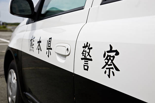 mobil polisi di jepang - stiker minimalis dan monokrom dipasang dimobil potret stok, foto, & gambar bebas royalti