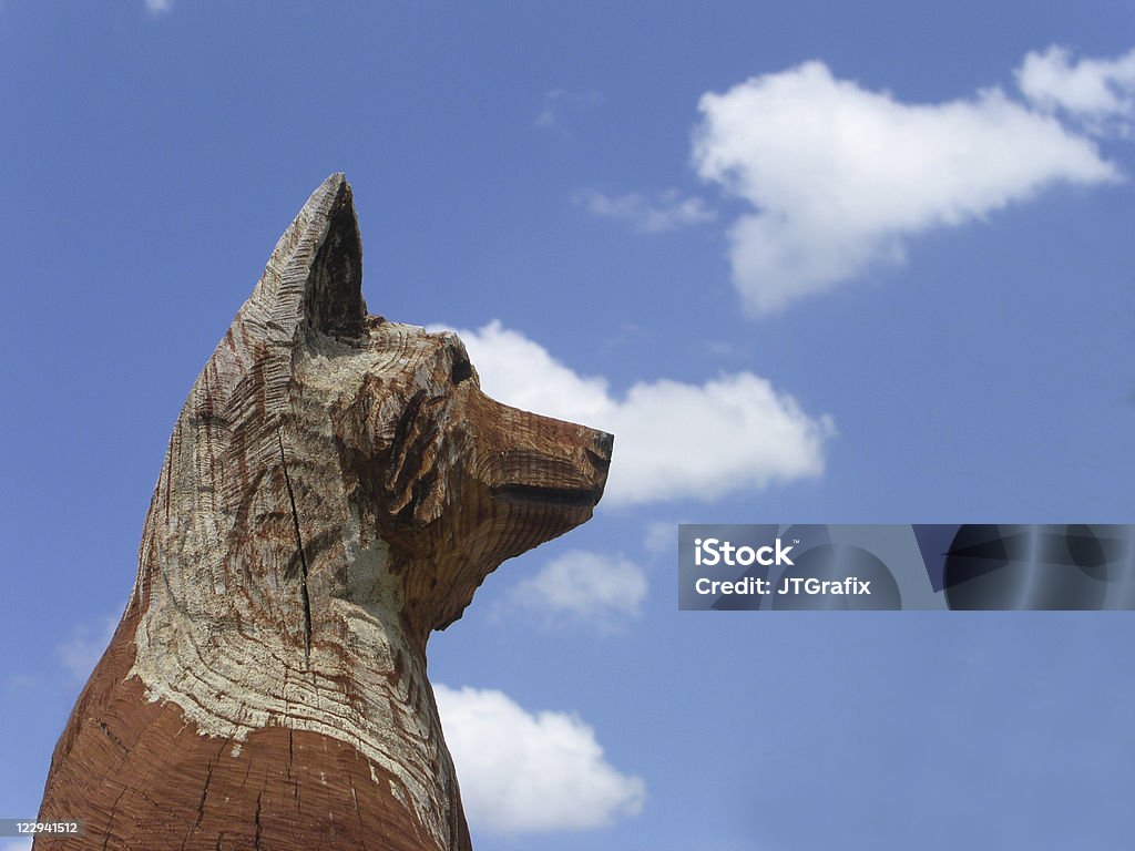 Muito finos esculpidos Fox Estátua com céu - Royalty-free Cultura Tribal da América do Norte Foto de stock