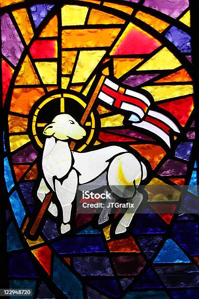 Mehrfarbiges Buntglasfensterlamm Of God Stockfoto und mehr Bilder von Lamm - Tier - Lamm - Tier, Flagge, Buntglas