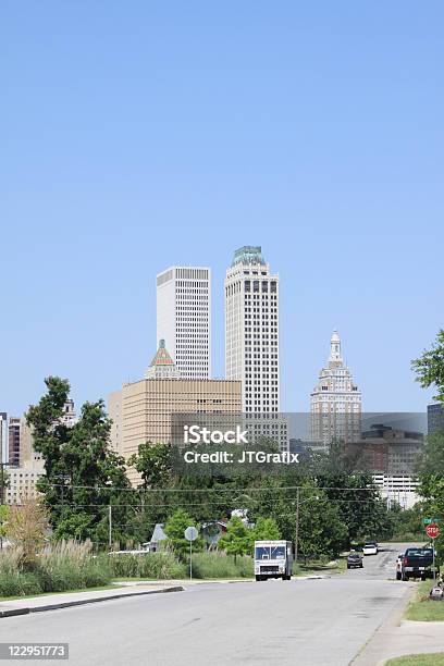 Foto de Centro Da Cidade De Tulsa Oklahoma e mais fotos de stock de Arranha-céu - Arranha-céu, Azul, Bege