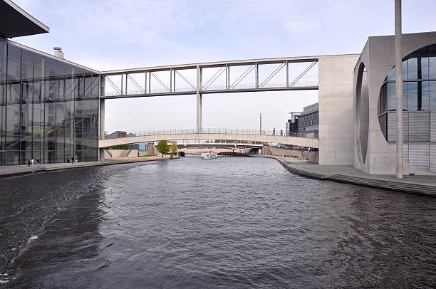 istock Berlin - Bridge of new Bundestag building 122969859
