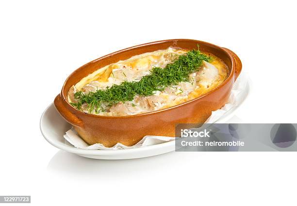 Al Forno Pesce In Un Tegame - Fotografie stock e altre immagini di Alimentazione sana - Alimentazione sana, Aneto, Argilla