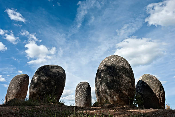 i templi megalitici monumento of almendres, evora - stone circle foto e immagini stock