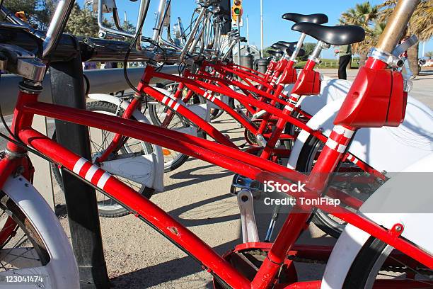 Общественный Велосипед Парковка Барселона — стоковые фотографии и другие картинки Bicycle Parking Station - Bicycle Parking Station, Автостоянка, Барселона - Испания
