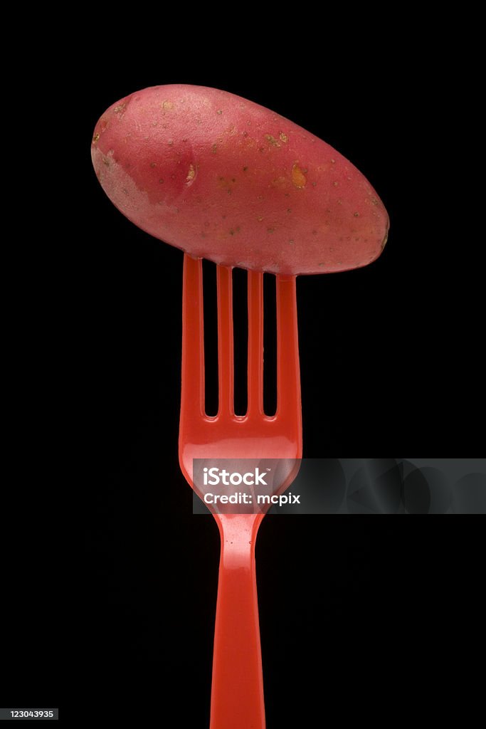 Batata vermelha em um plástico bifurcação - Foto de stock de Batata - Tubérculo royalty-free