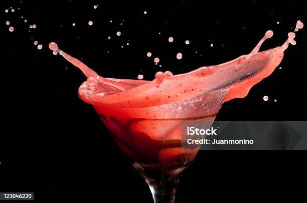 Fragola Splash Da Martini - Fotografie stock e altre immagini di Martini - Martini, Movimento, Alchol