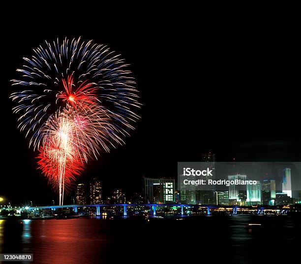 Miami A 4 De Julho - Fotografias de stock e mais imagens de Dia do Canadá - Dia do Canadá, Espetáculo de Fogo de Artifício, Miami