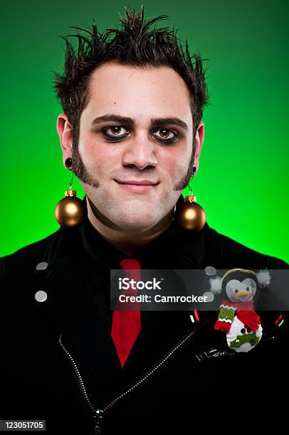 Punk Con Decorazione Di Natale - Fotografie stock e altre immagini di Bizzarro - Bizzarro, Emo, Natale