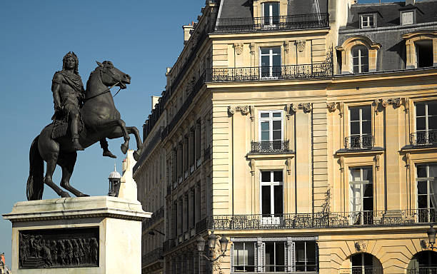 istock Paris - Place des victoires 123057383
