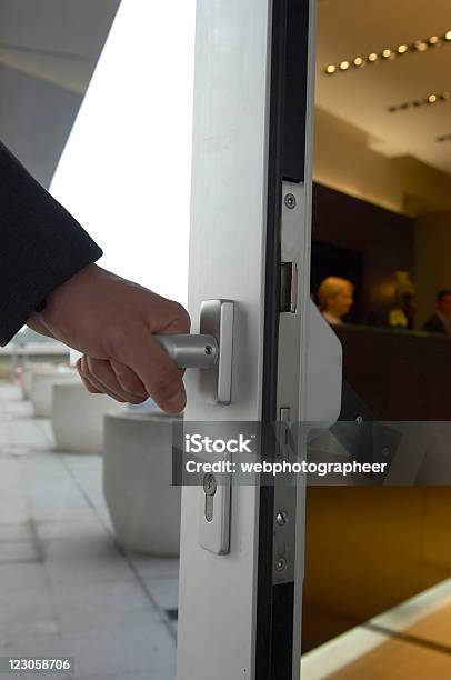 Otwieranie Drzwi - zdjęcia stockowe i więcej obrazów Antycypacja - Antycypacja, Biznes, Błyszczący