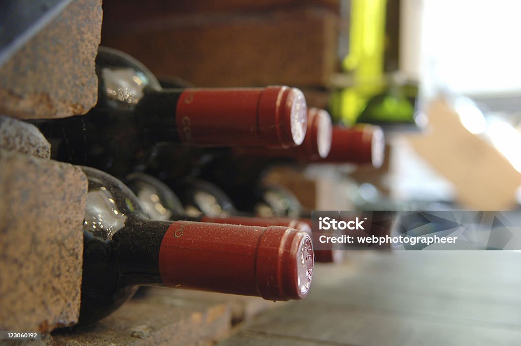 old vino - Foto de stock de Bebida alcohólica libre de derechos