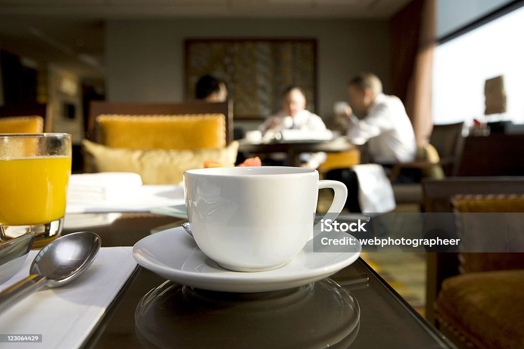 Pause-café pour les voyageurs d'affaires - Photo de Petit déjeuner libre de droits