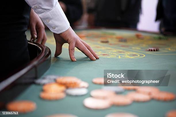 Foto de Casino e mais fotos de stock de Crupiê - Crupiê, Acaso, Adulto