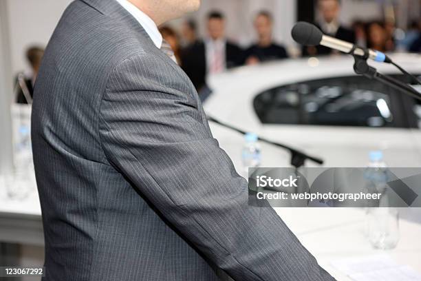 Foto de Apresentação e mais fotos de stock de Carro - Carro, Seminário - Reunião, Microfone